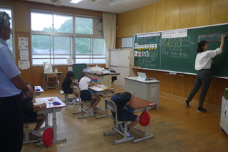 P1570884